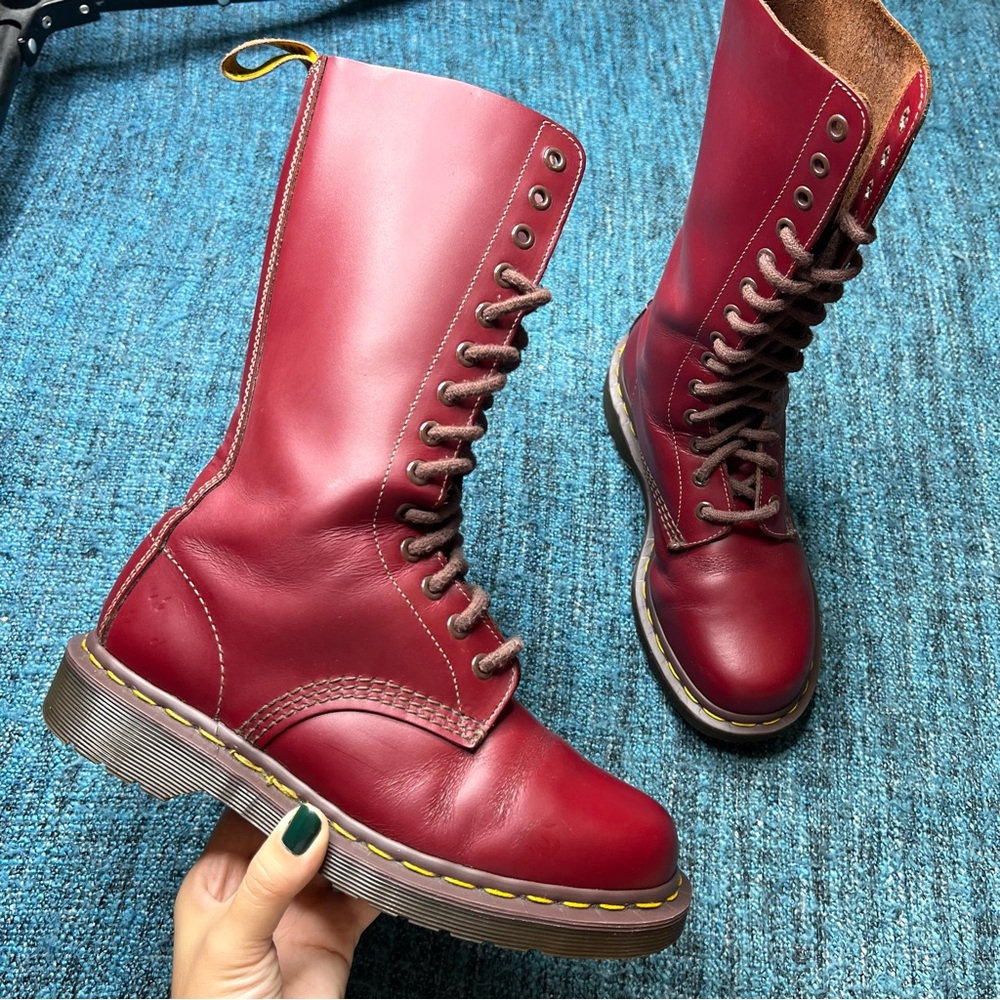Vtg Dr. Martens Made in England 1914 Oxblood 14 Eyelet Boots Mens 5 Womens 6.5-7